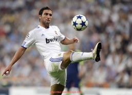 柠檬体育直播-英超球员退役后都干什么？多条职业发展道路揭秘