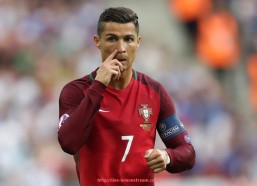 柠檬体育直播-中超联赛金靴奖获得者进球纪录及赛季表现